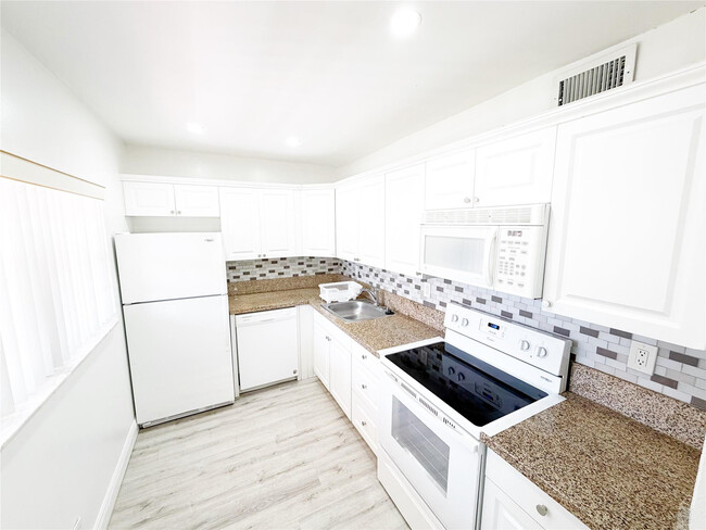 Photo - 2710 Riverside Dr Unit 201