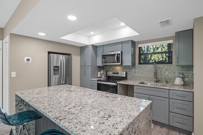 Photo - 11863 Wimbledon Cir Unidad 438