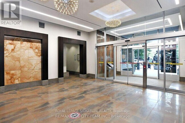 Photo - 18 Yonge St Unité 1701