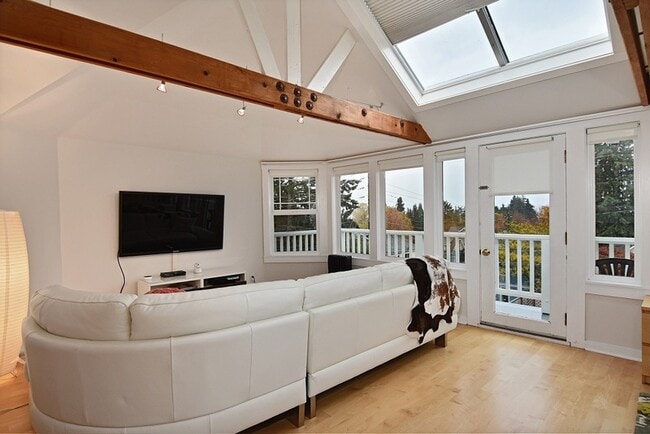 Photo - 1250 16th Ave E