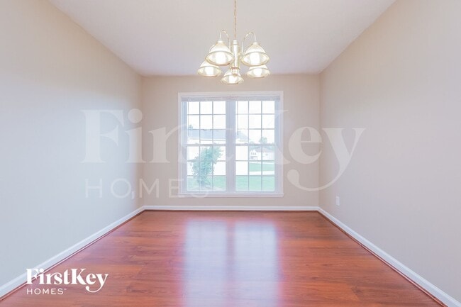 Photo - 161 Solomon Dr