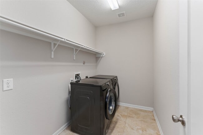 Building Photo - 5914 River Timber Trl