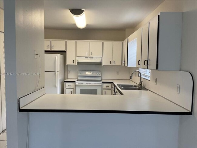 Building Photo - 3 bedroom in North Miami Beach FL 33181 Rental