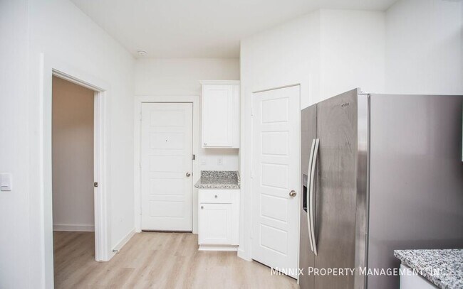 Photo - 7817 93rd St