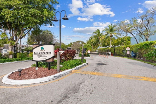 Building Photo - 3101 Oakland Shores Dr Unit H108