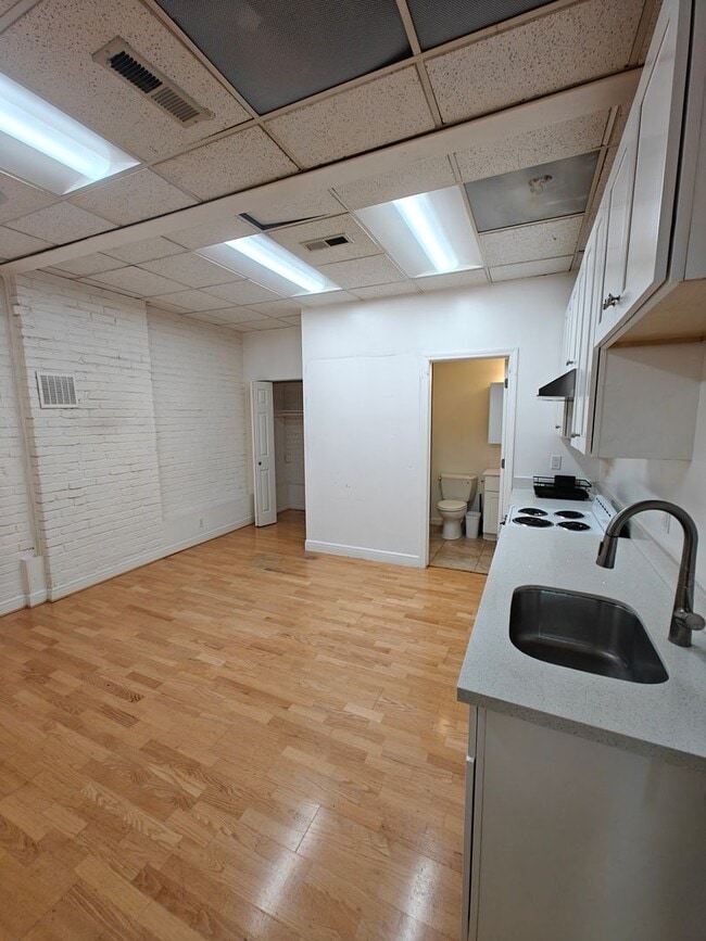 Photo - 733-739 Grant Ave / 30-40 Waverly Pl Unit 737 C1