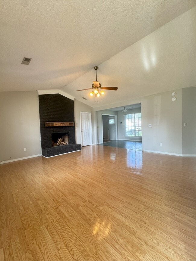 Photo - 316 Indigo Rd