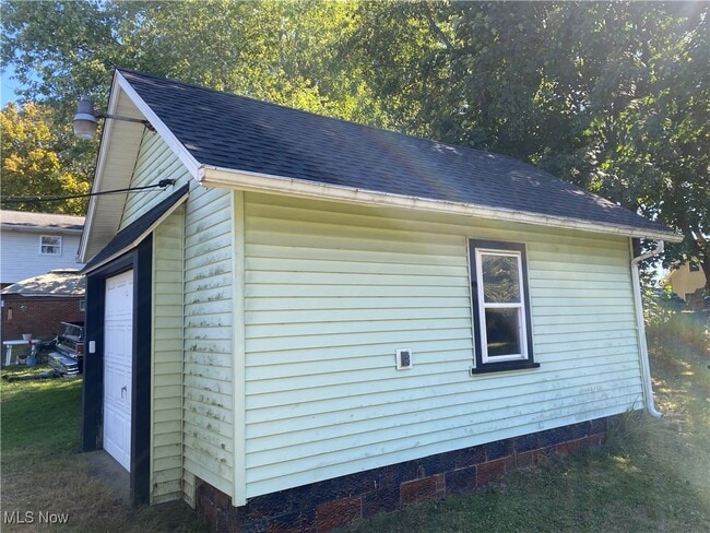 Photo - 240 Edwin St NW