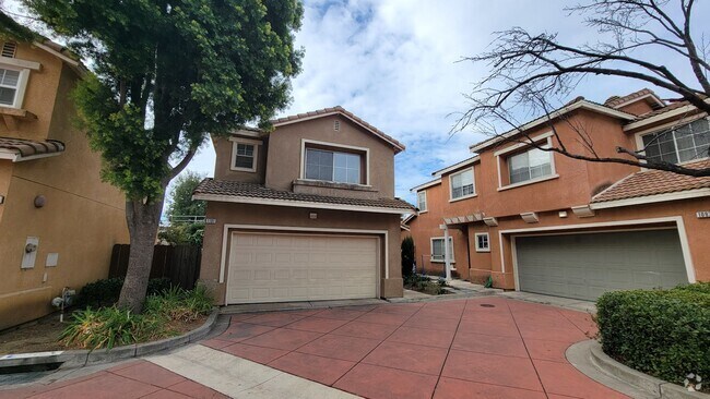 Building Photo - 1101 La Brea Terrace Rental