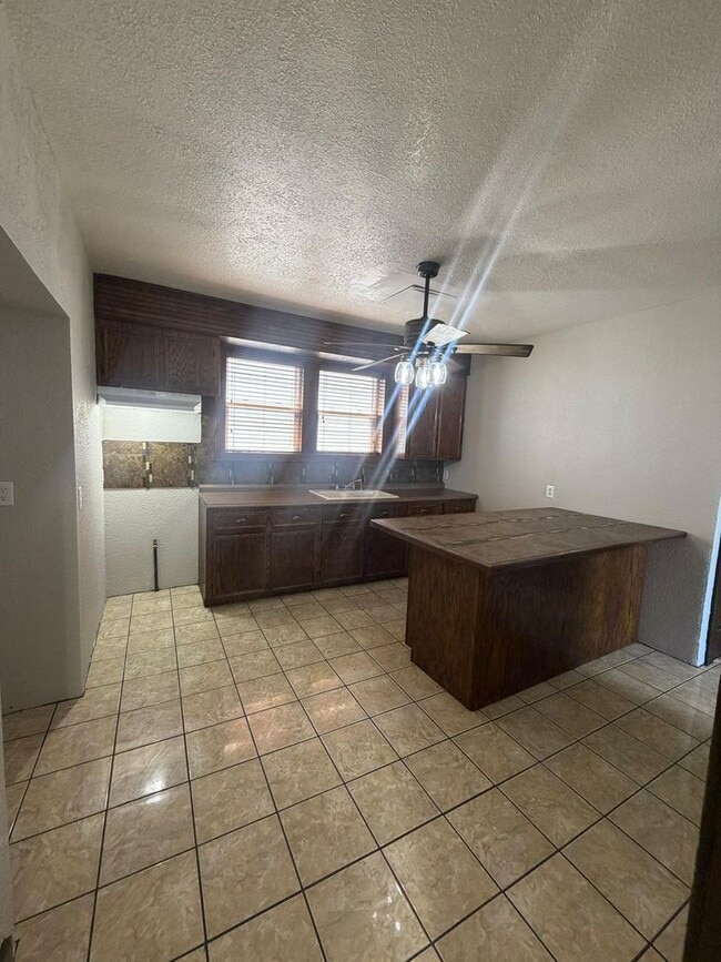 Photo - 3713 Hemlock St Unidad 1