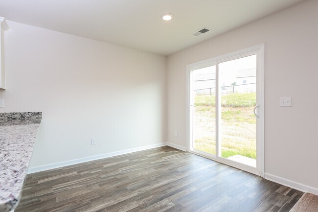 Photo - 2199 Southlea Dr