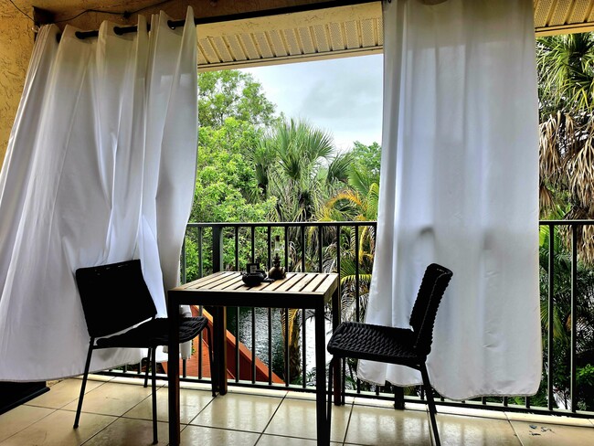 Building Photo - 9999 Summerbreeze Dr Unit 512
