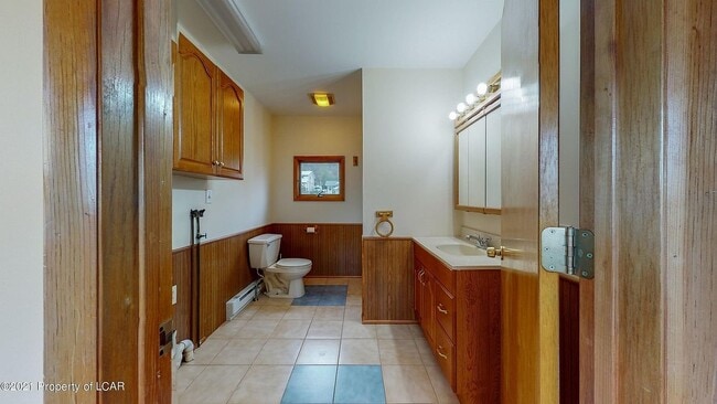 Building Photo - 20 Oak St