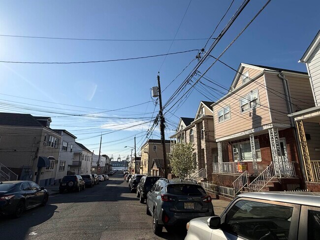 Photo - 129 W 20th St Unit 3