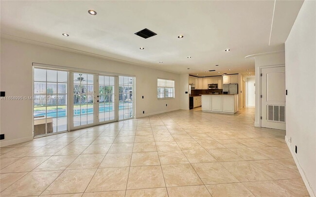 Photo - Northeast 18th Court, Miami, FL 33179 - 4 ...