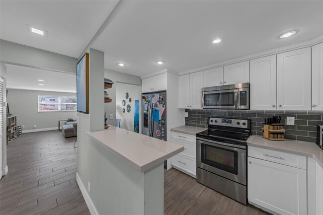 Photo - 611 NE 14th Ave Unit 306