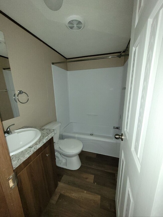 57/59 Johnson Street Unit 59 Johnson Street (MOBILE HOME) Apartment For