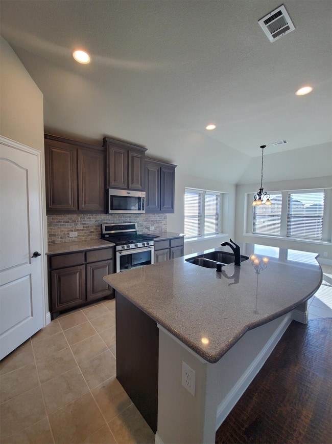 Photo - 504 Endicott Dr