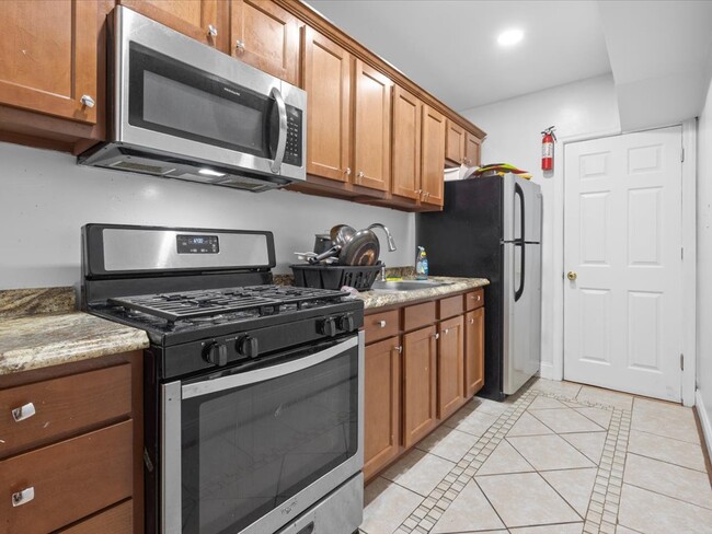 Photo - 305 34th St SE