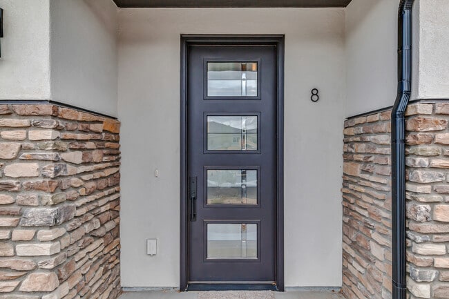 Photo - 681-628 28 Rd