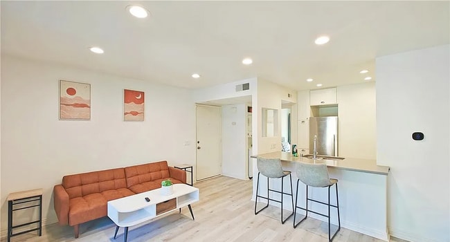 Building Photo - Discover this stunning 1-bedroom, 1-bath e...