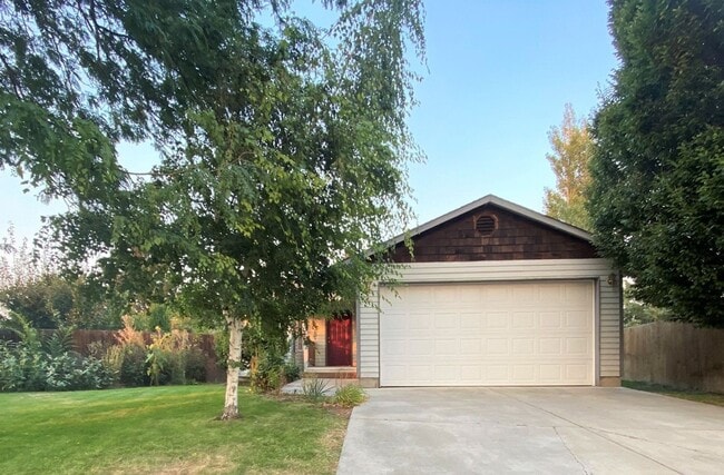 3 Bed on Cul-de-sac with Great Backyard an... - 3 Bed on Cul-de-sac with Great Backyard an... House