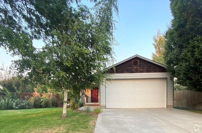 Building Photo - 3 Bed on Cul-de-sac with Great Backyard an... Rental