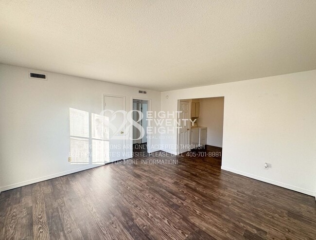 Photo - *AVAILABLE NOW!* 2 BED/1 BATH AT WEST OAKS APTS IN NEWCASTLE! Unidad 511 W. Highway 130 #4