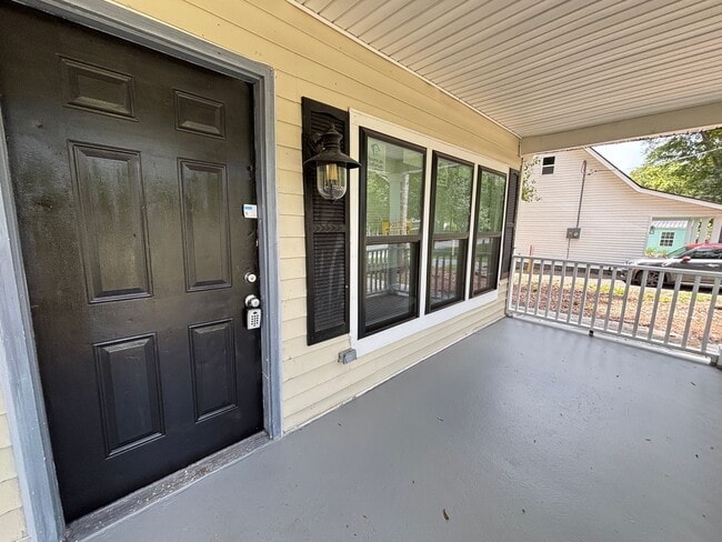 Photo - Available now! Freshly updated 3 bed 2 bath Downtown Summerville!