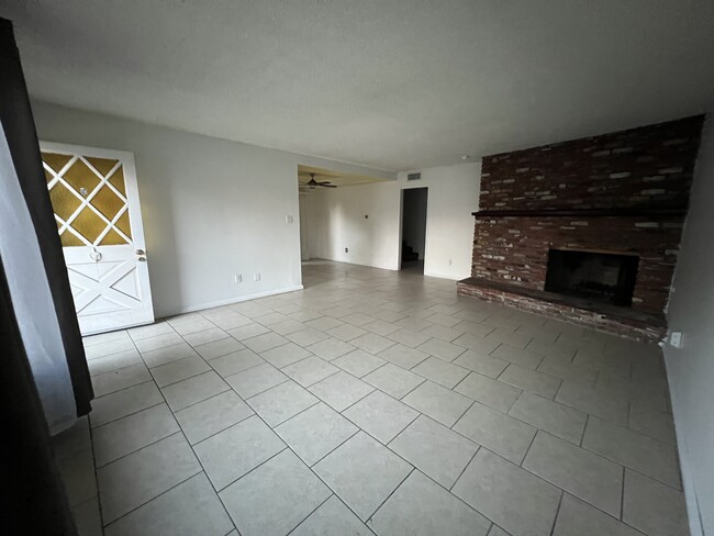 8145 Garden View Ave Unidad A