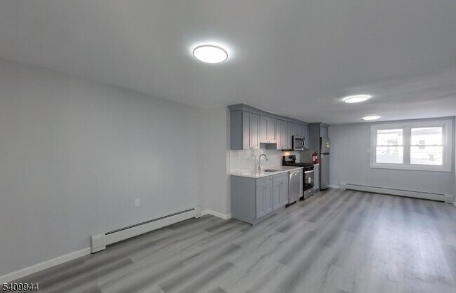 130 1st St Unit 4