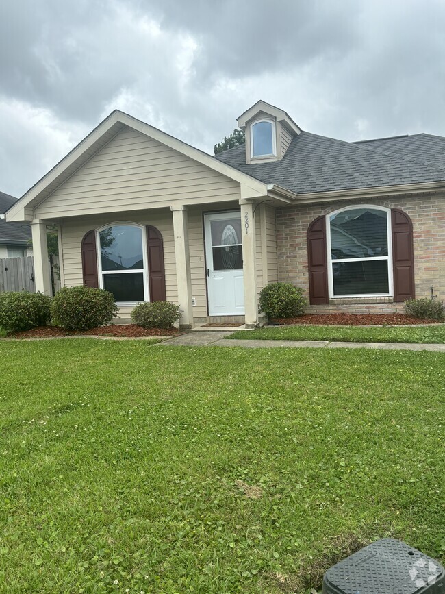 Building Photo - 2201 Greenwood Dr Rental