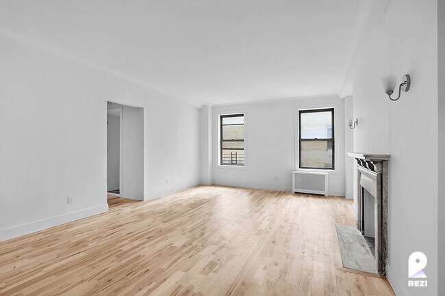 Photo - 15 W 55th St