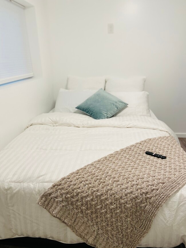 Photo - 2440 Wickstrom Pl SW