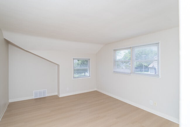 2BR, 1BA - 815SF - Primary Bedroom - Amherst Townhomes