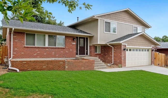 Photo - Modern 5 bed, 3.5 bath home in Lakewood!