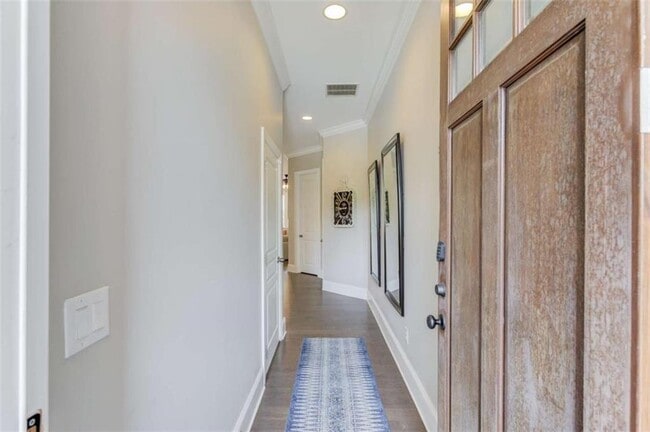 Photo - 1450 Edgebrook Ct NE