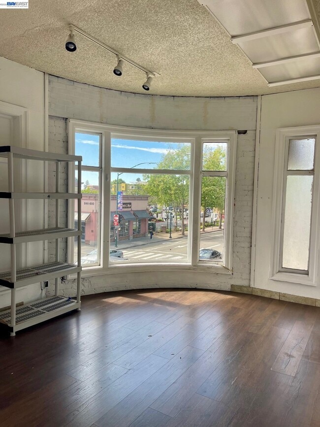 Photo - 22622 Mission Blvd