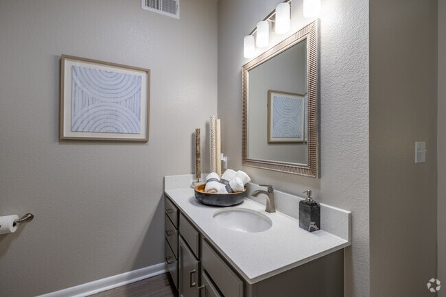 1BR, 1BA - 675SF - Bathroom