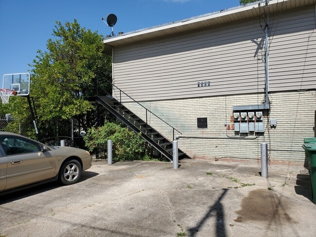 Building Photo - 1506 Collier St Unit 1