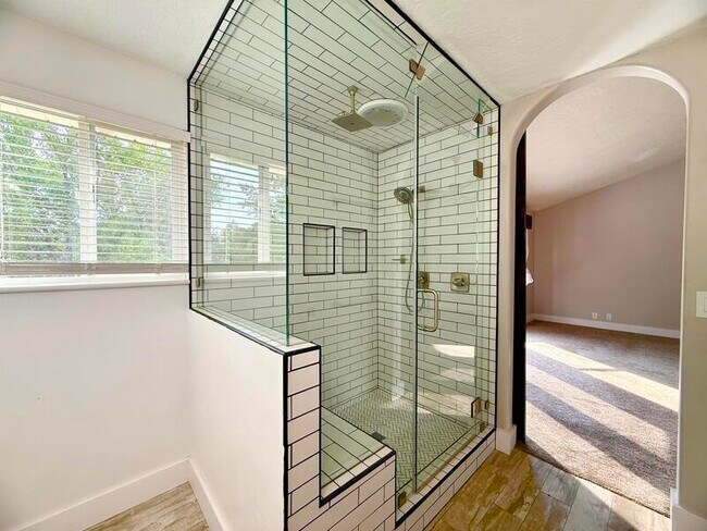 Photo - 2154 Wasatch Blvd Unidad 2154 (Upstairs)