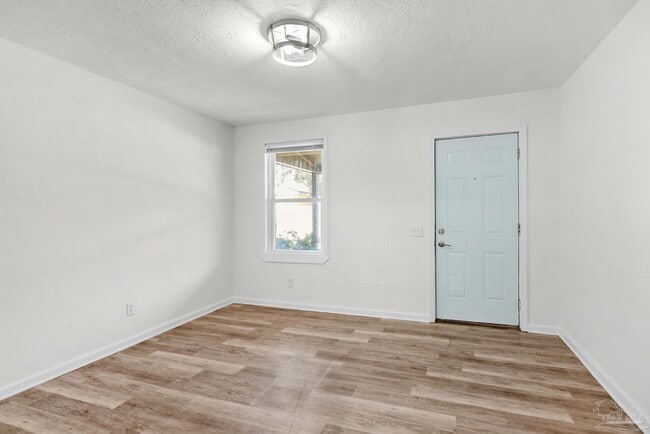 Photo - 2101 W Romana St