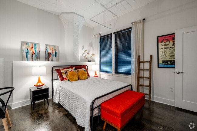 Studio - 556SF - Living Room