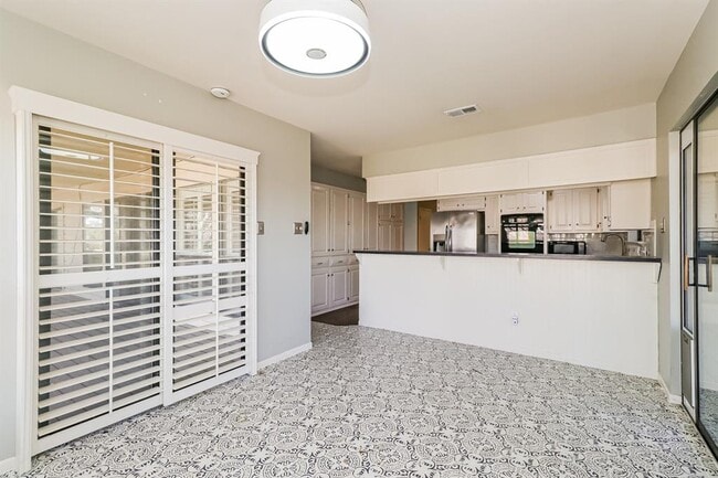 Photo - 208 Crescent Bluff