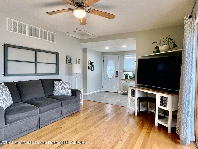 Photo - 1032 2nd Ave