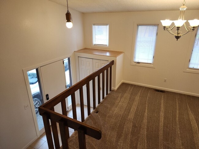 Building Photo - 2 bed 1.75 bath apartment close to JBER.