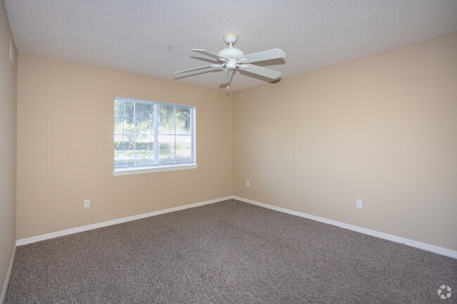 2BR, 1.5BA - 760SF