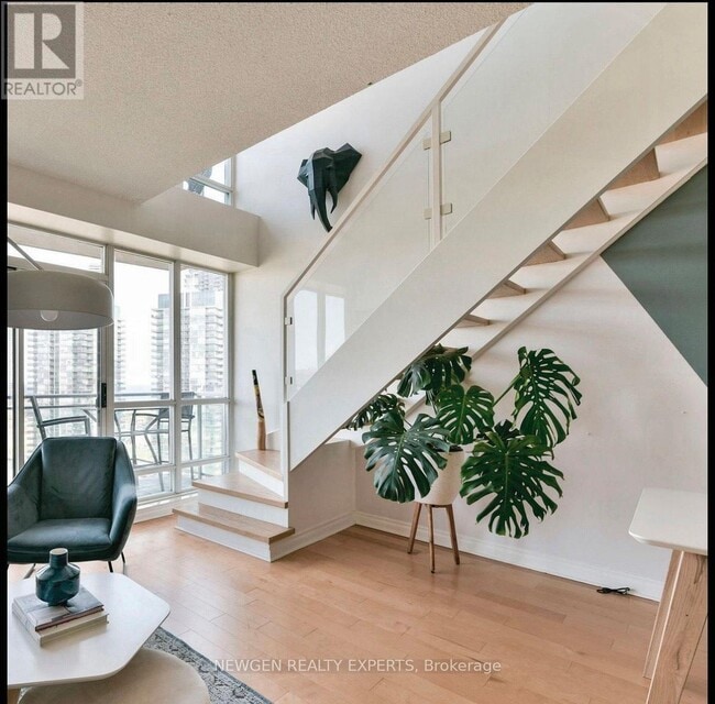 Photo - 185 Legion Rd N Unité 1906