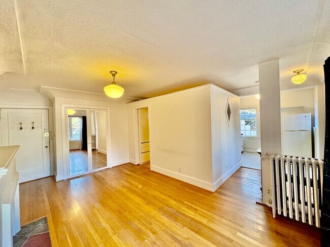 Photo - Charming Studio in the heart of Capitol Hill!!!!! Unidad 205