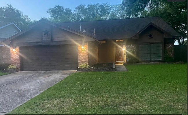 Building Photo - 3043 The Highlands Dr